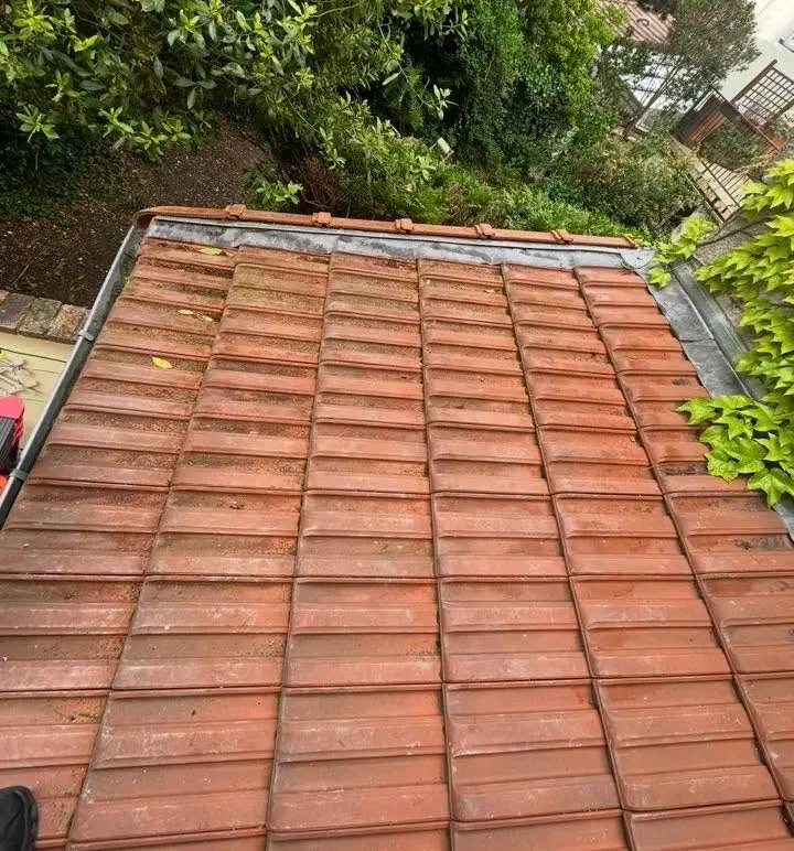 Réfection de toiture en tuiles, avant travaux